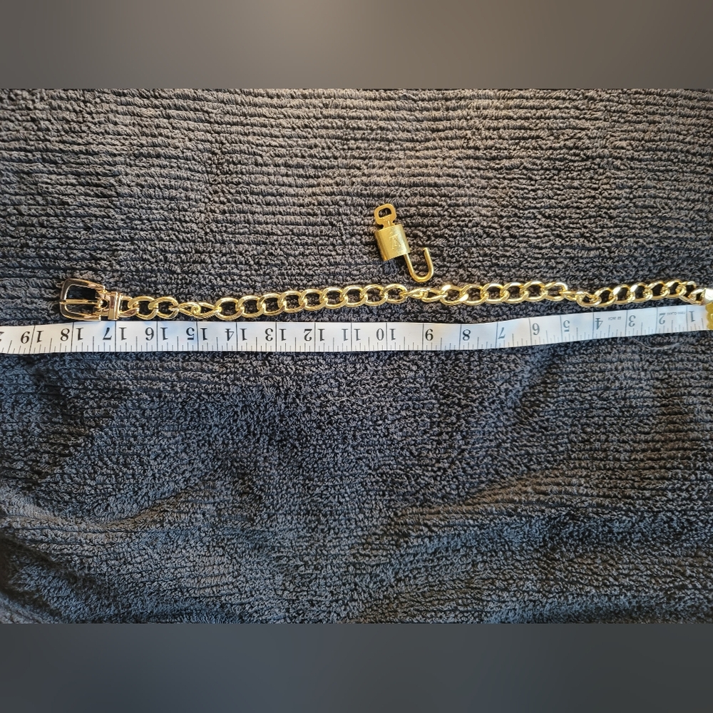 Autheintic LOUIS VUITTON #308 Brass Lock And Key With Chain. See Photos - Picture 5 of 5